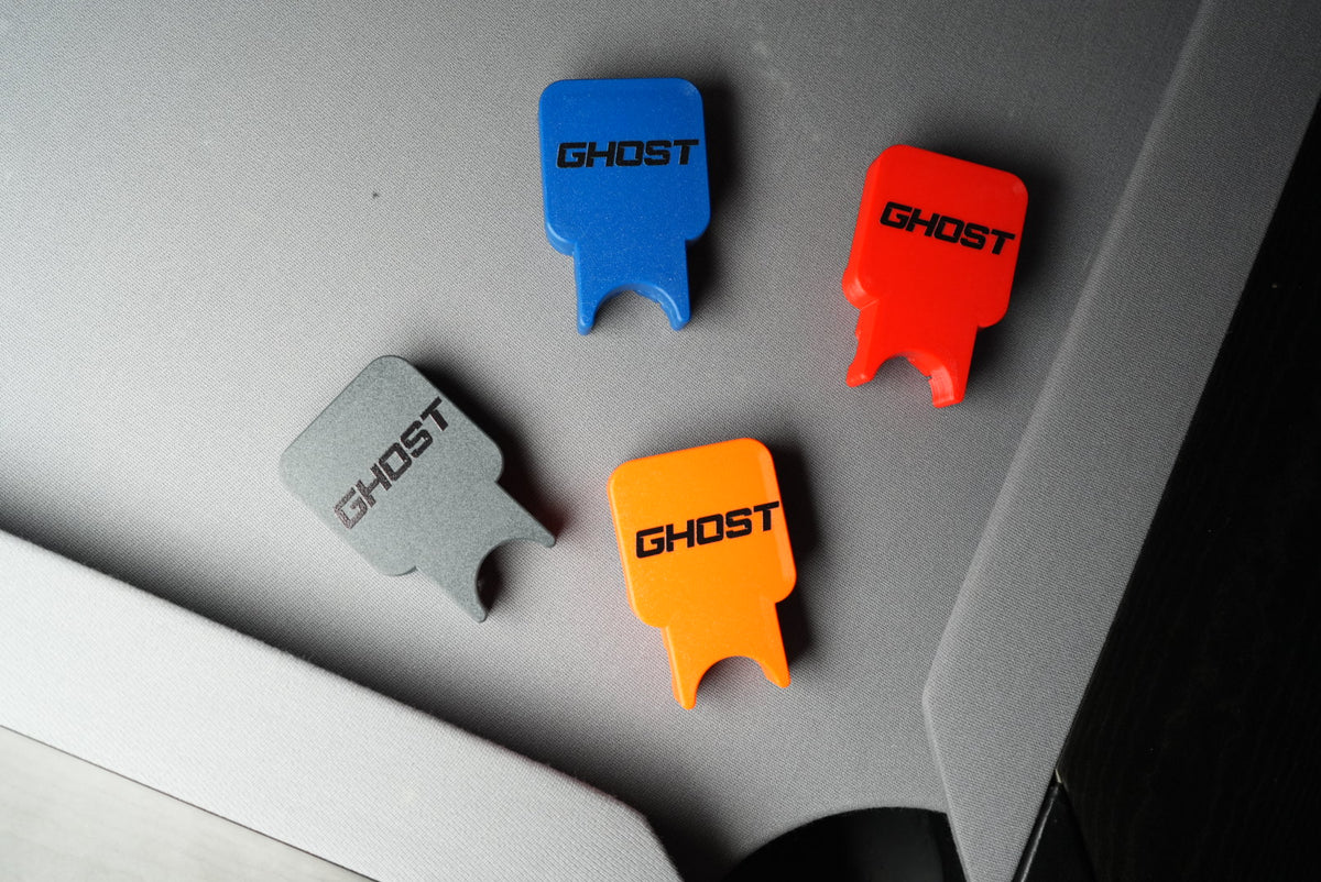 Ghost Folding Cue Holder – 3 Cues Black Logo