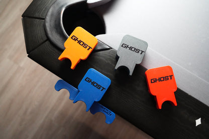 Ghost Folding Cue Holder – 3 Cues Black Logo