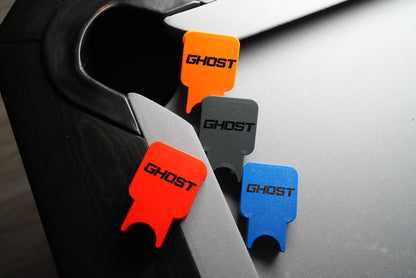 Ghost Folding Cue Holder – 3 Cues Black Logo
